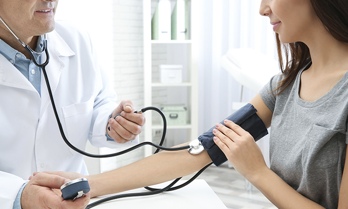 ¿Cómo cuidar la presión arterial en época de fiestas?